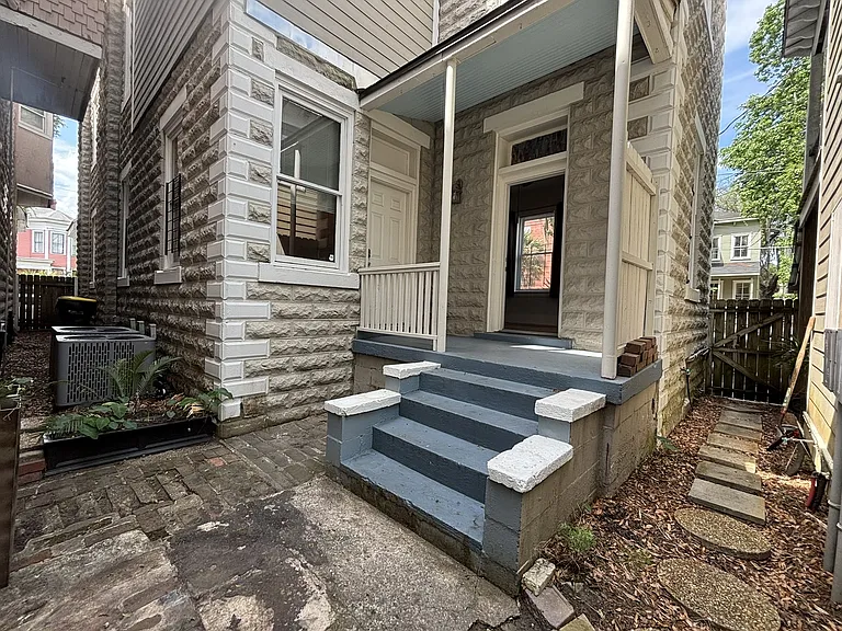 1902 Barnard St — Photo 22
