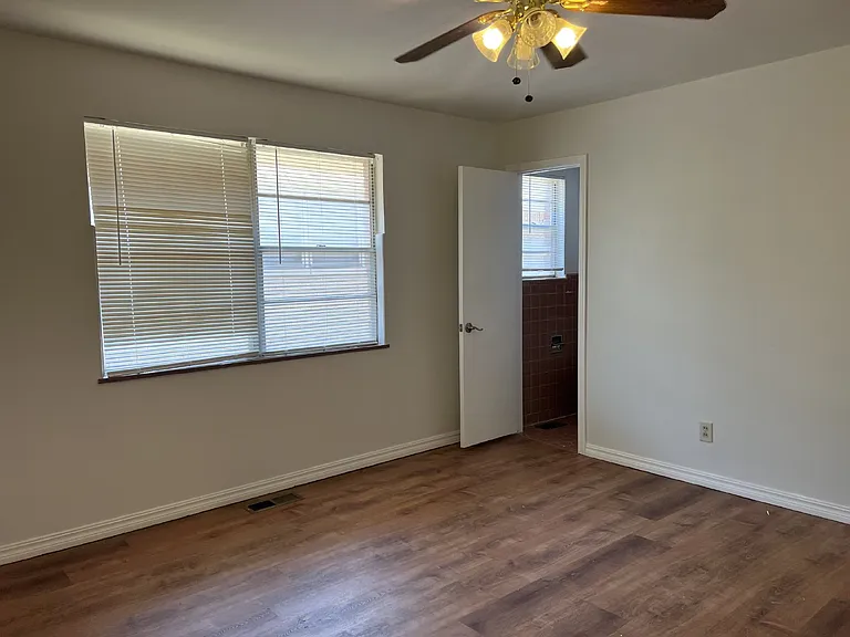 2507 NW 44th St — Photo 14