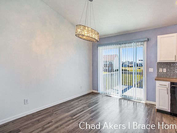 3rd image of 6989 Shady Knoll Dr SE