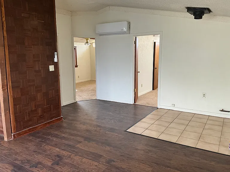 511 W Mountain View Rd #8 — Photo 6