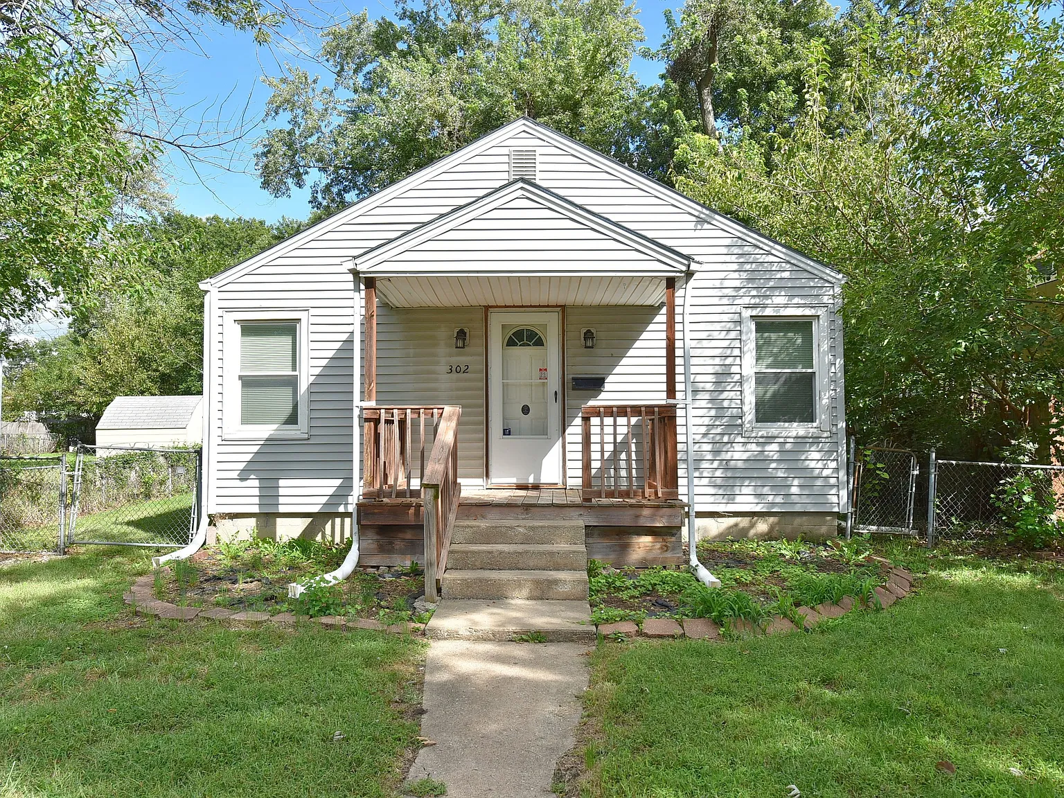 3 bed, $1,395 — Photo 1