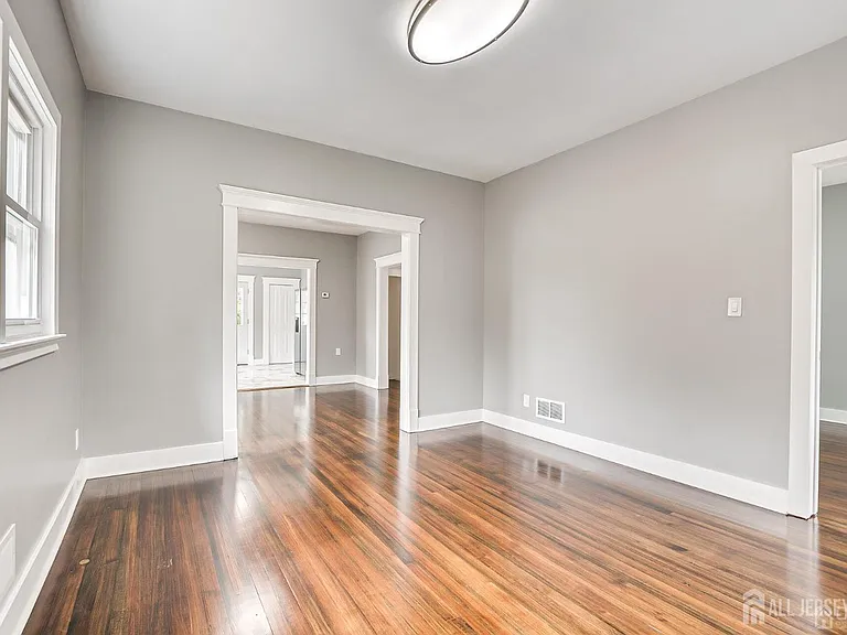 48 Johnson Pl — Photo 7