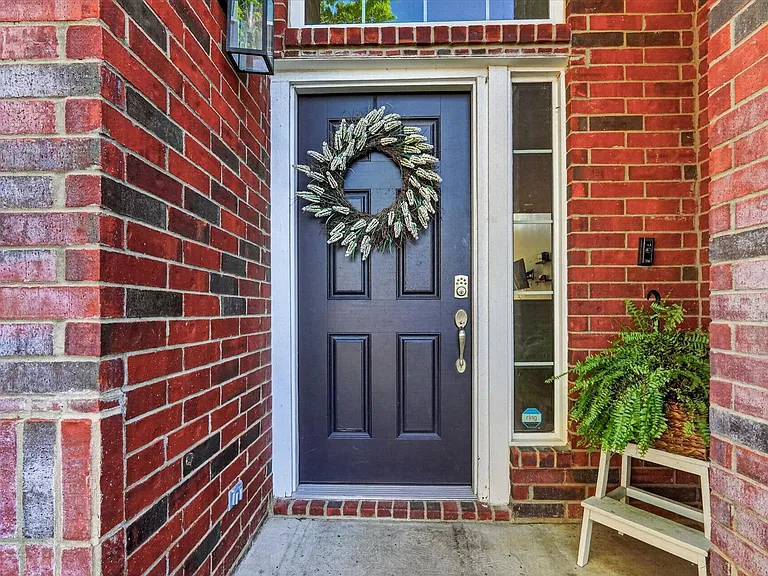 5825 Rockport Ln — Photo 3