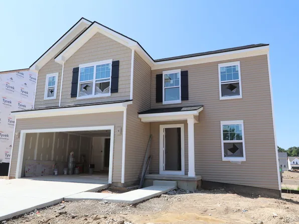 258 Sandhill Ct, White Lake, MI 48386