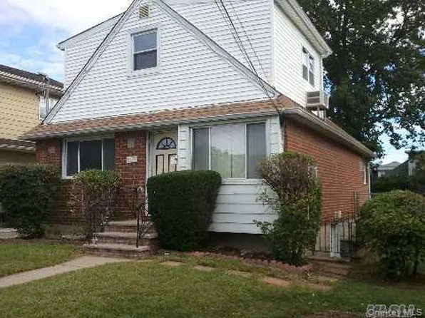 1108 Washington Ave, Westbury, NY 11590