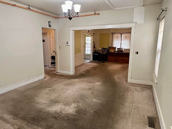 5th image of 712 Main St