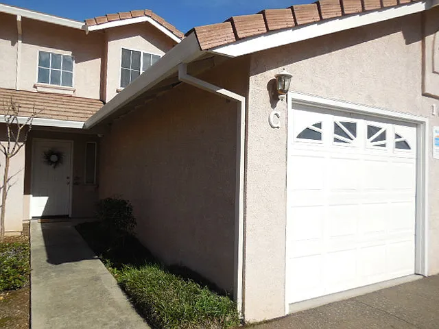 1072 Burton Drive — Photo 2