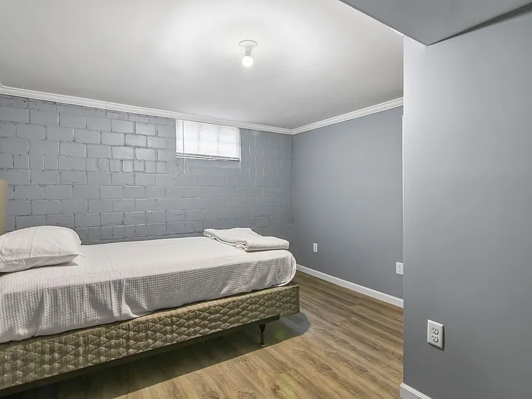 708 S 15th St — Photo 15
