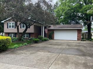 106 Meadow Way SW, Pataskala, OH 43062