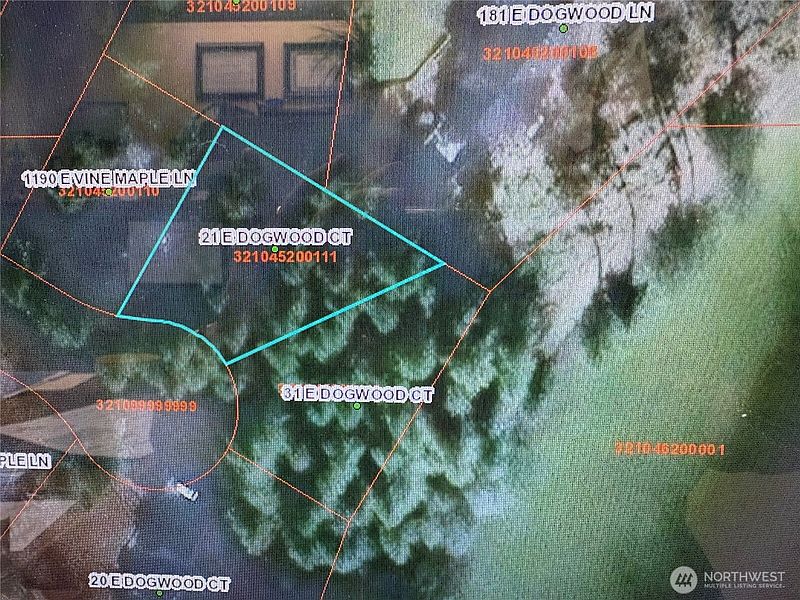 2nd image of 21 E Dogwood Court