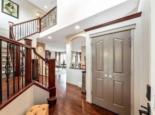 40 S Cougar Ridge Hts SW, Calgary, AB T3H 4X5