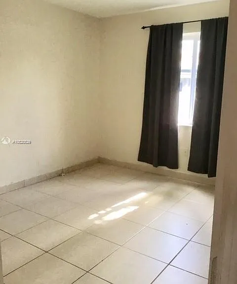 1961 SW 33rd Ave — Photo 8