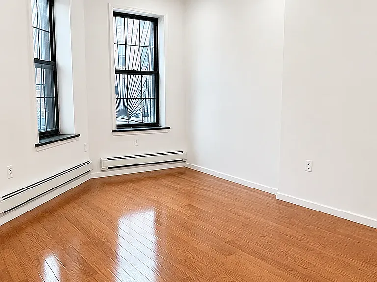 402 Woodbine St #1 — Photo 9
