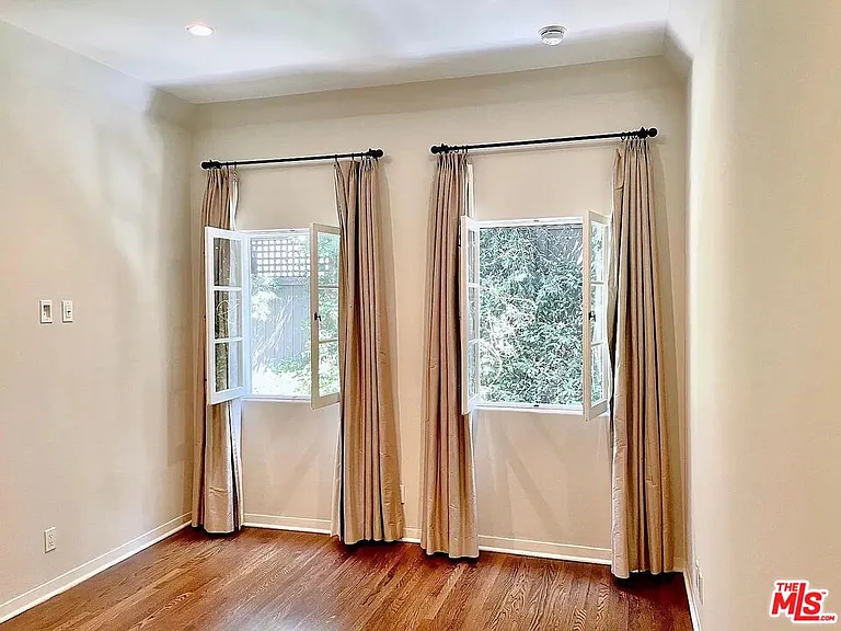 1330 N Harper Ave #180 — Photo 23