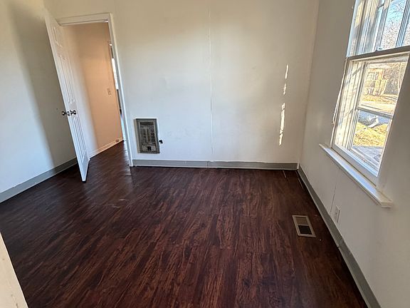 5th image of 823 Columbus St