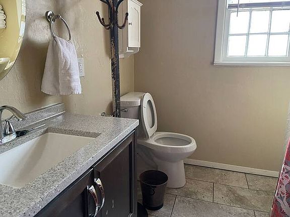 2nd image of 2402 Hawthorne Dr