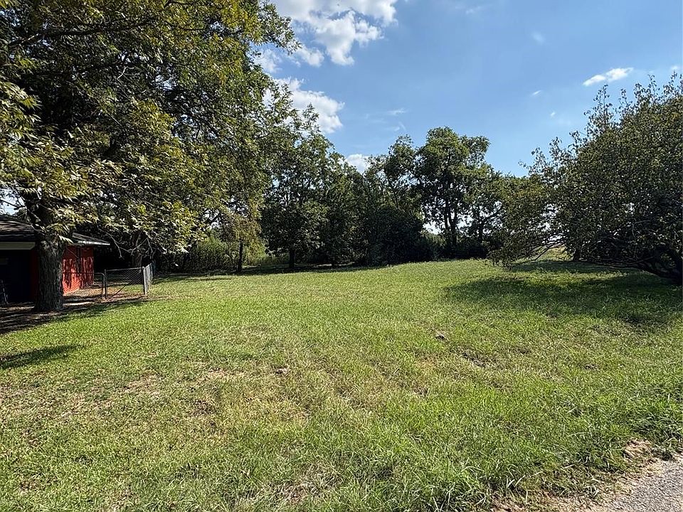 2nd image of 1017 Highview Dr