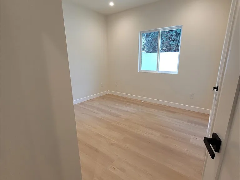 8004 Shirley Ave — Photo 14