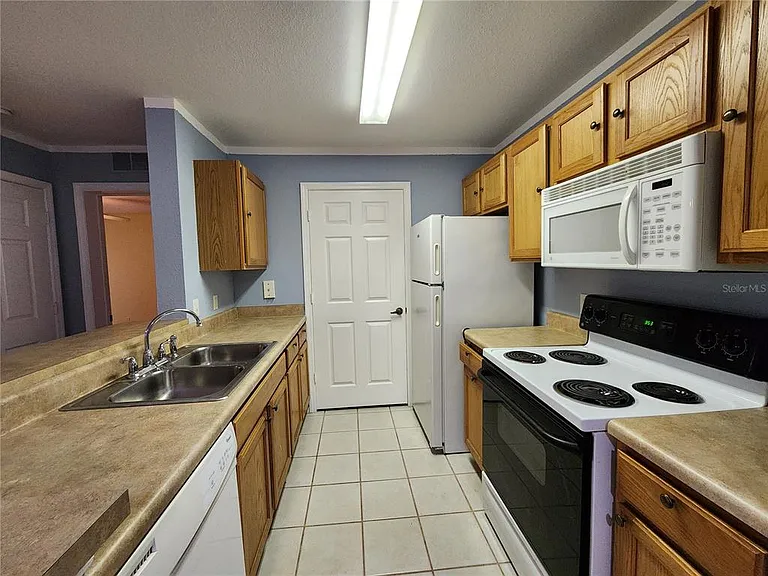4850 51st St W #1103 — Photo 3