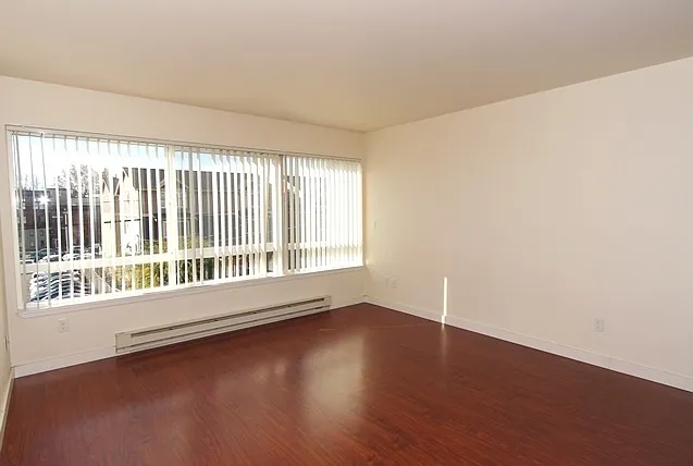 Russell/Central Park in the Heart of Ballard — Photo 39