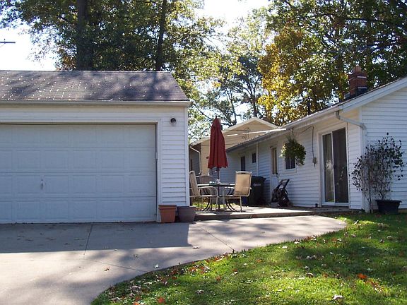 5th image of 181 Moorewood Ave