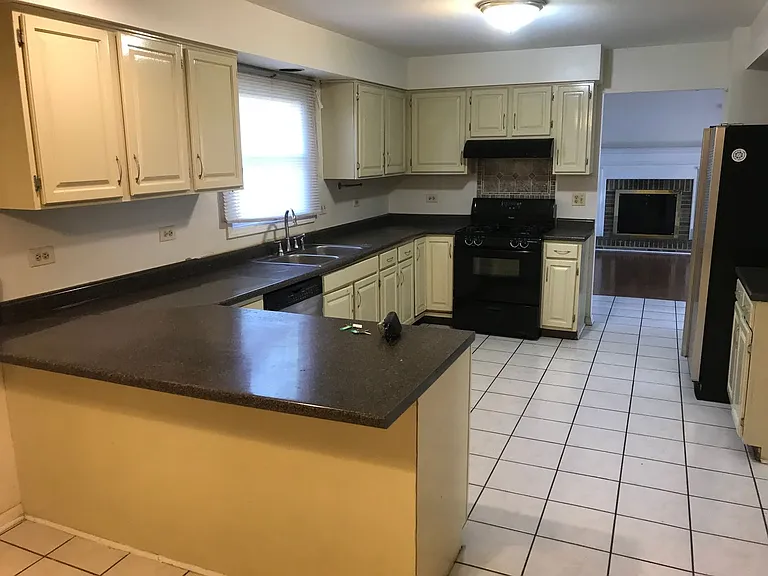 1120 Fieldstone Ln — Photo 7