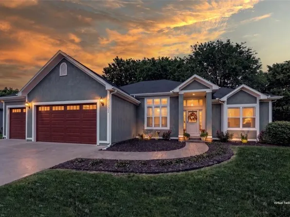 21301 Noble St, Spring Hill, KS 66083