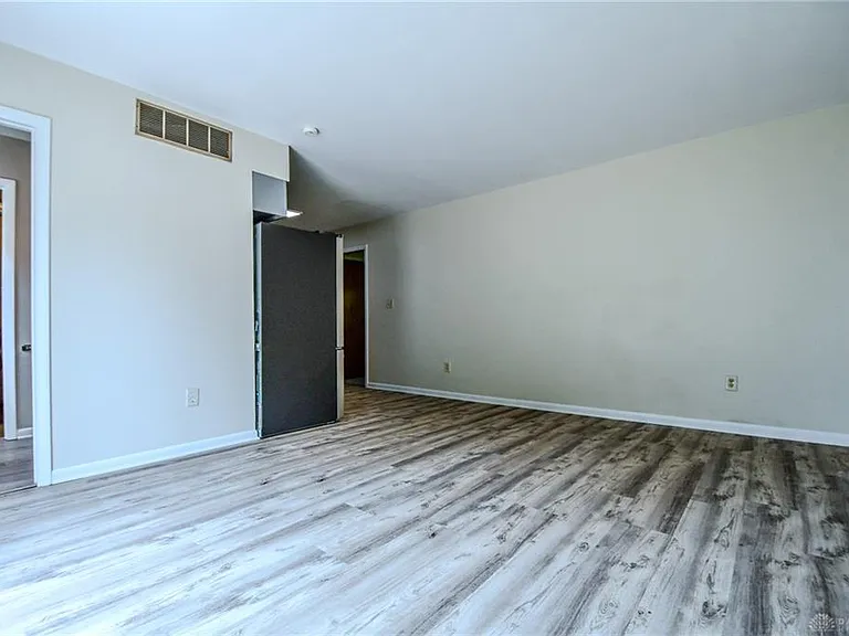 3108 E Stroop Rd — Photo 11