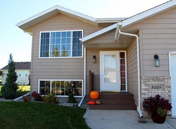2nd image of 3705 Jewel Cir
