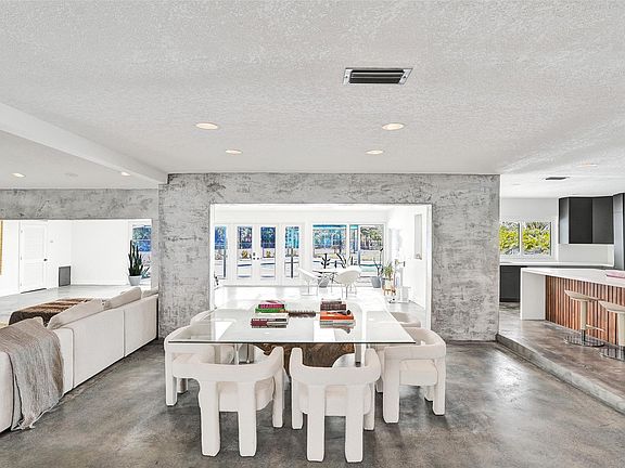 4th image of 4915 Woodlands Boulevard