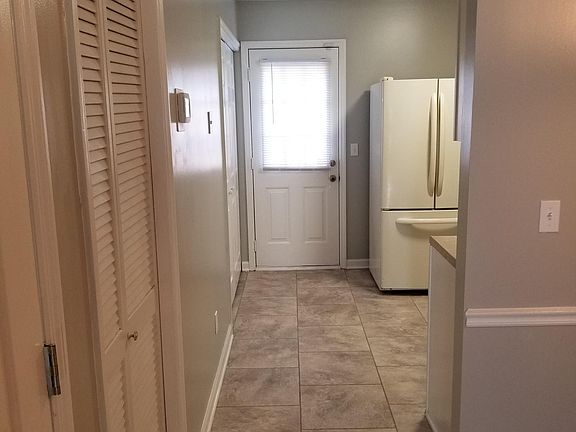 3rd image of 430 Walton Ferry Rd APT 200