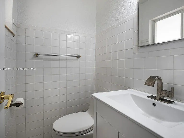 6102 SW 13th St — Photo 10