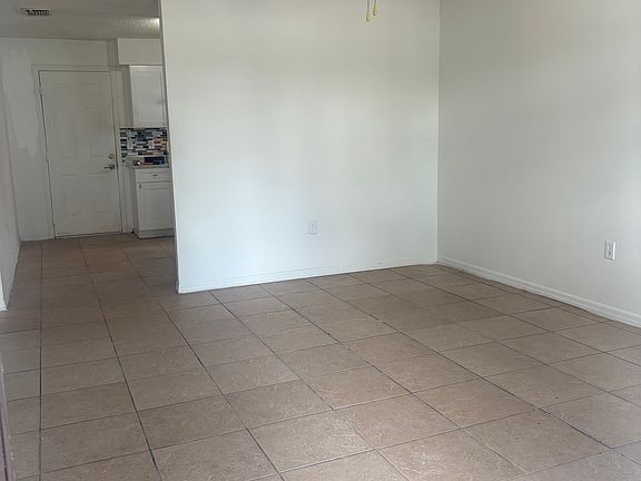 5th image of 1710 Birchwood Cir APT 2