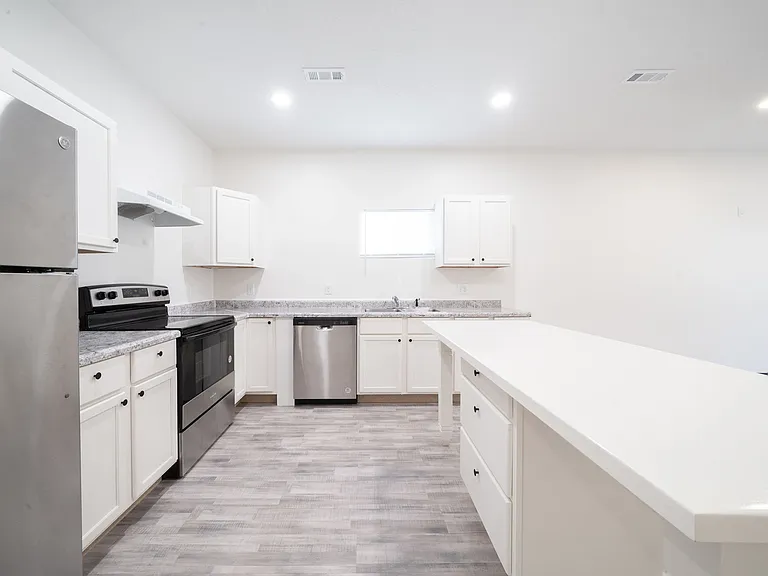 2935 E Maplewood Dr — Photo 6