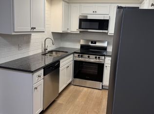 185 Parkview Dr APT 2, Trenton, IL