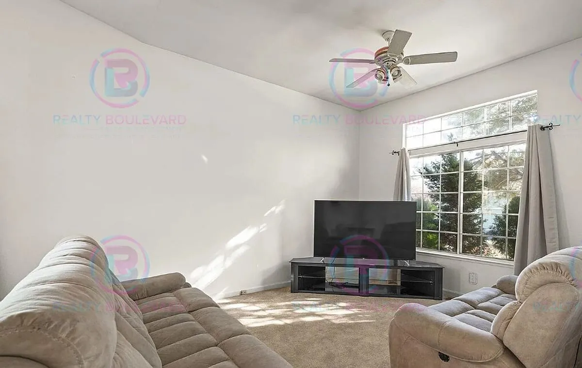 3059 Creekwood Dr - 3059 Creekwood Dr — Photo 2