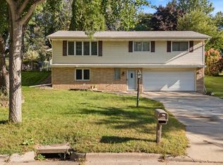 1989 N Park Dr, Saint Paul, MN 55119