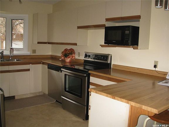 3rd image of 3416 E Parkland Dr
