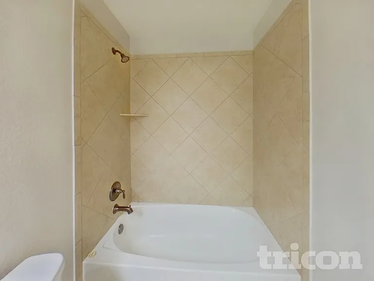 1477 Treeta Trl — Photo 14