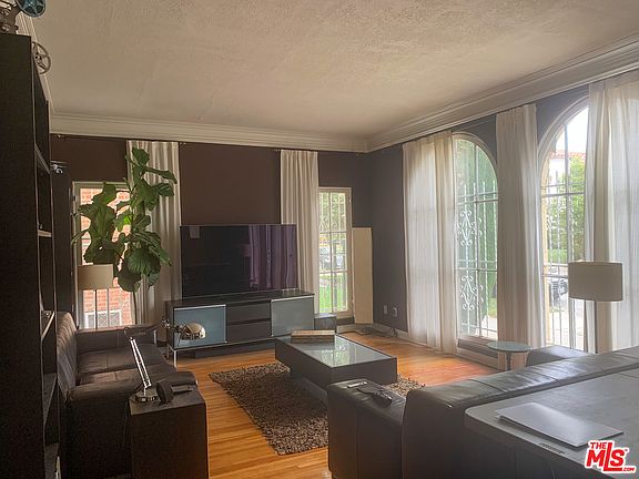 2nd image of 823 S Sycamore Ave