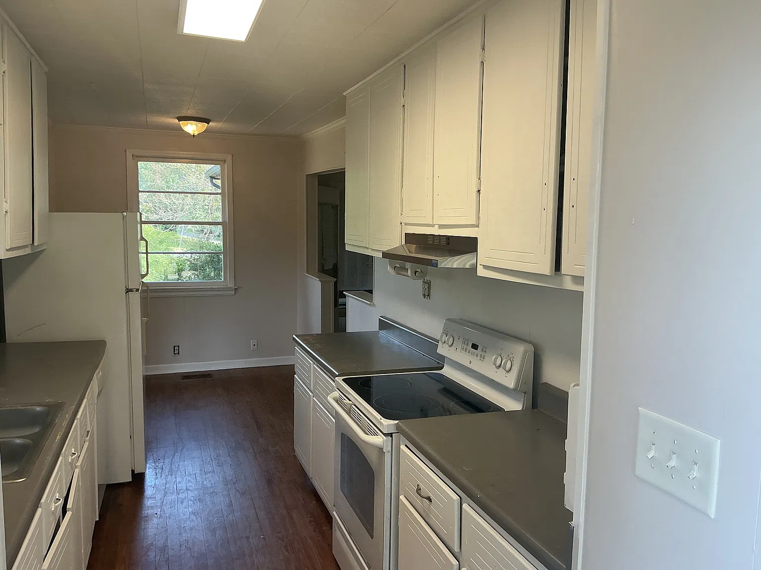 3 bed, 1384 sqft, $1,550 — Photo 2