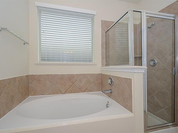 4th image of 21150 Sierra Bend Dr