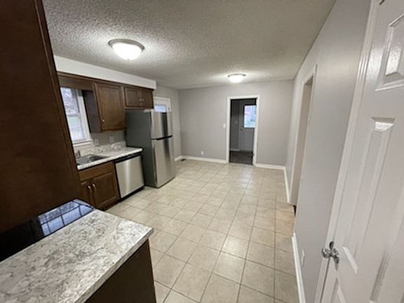 4th image of 907 Ryan Dr