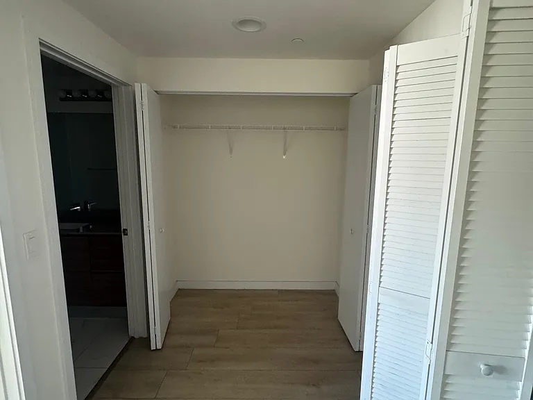 2223 NE 2nd Ave #111 — Photo 8