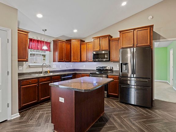 3rd image of 271 Walcott Dr