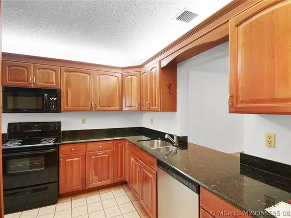 1600 SE Saint Lucie Blvd APT 114, Stuart, FL 34996