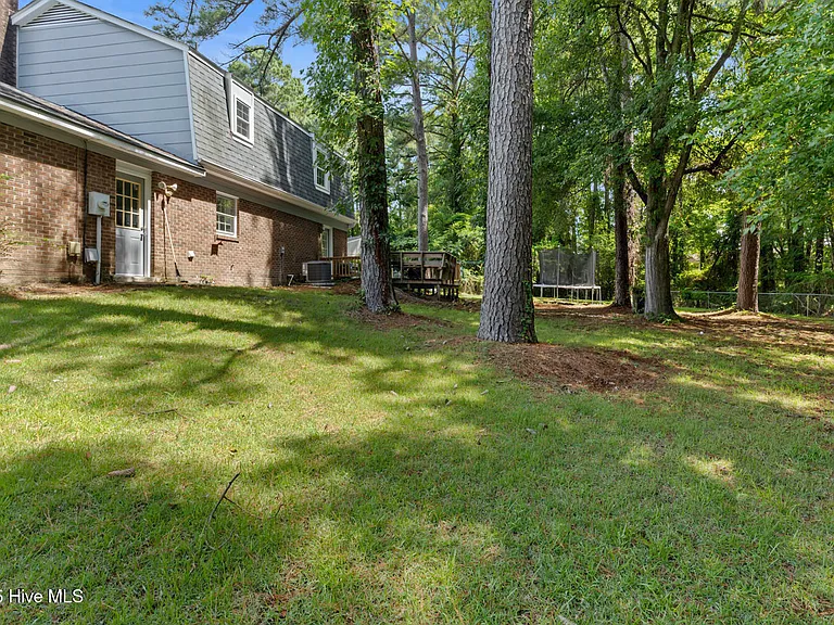 210 E Willowood Ln — Photo 19