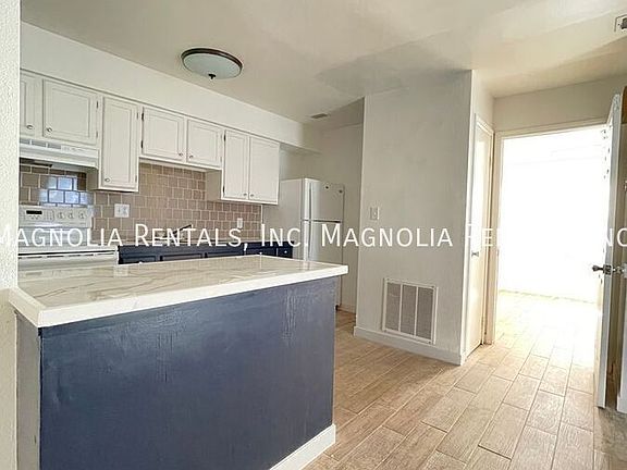 4th image of 2218 Bell St APT 15