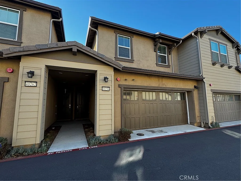 3 bed, 2.5 bath, 1504 sqft, $2,995 — Photo 2