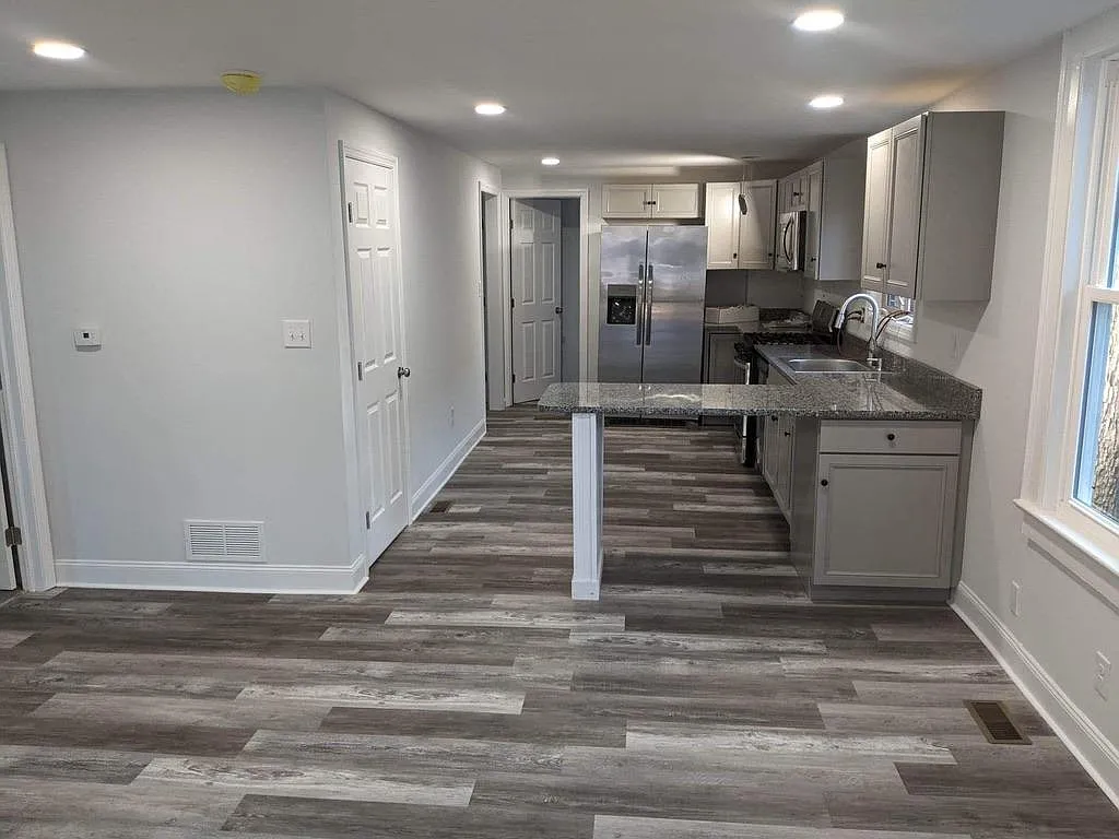 3 bed, 980 sqft, $2,250 — Photo 1